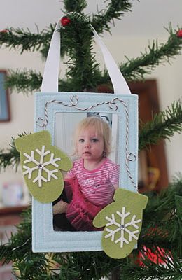 Felt Photo Frame Diy, Frame Ornaments Diy, 12 Days Of Christmas Ornaments, Felt Frame, Ornaments Diy Christmas, Frame Ornaments, Photo Frame Ornaments, Frame Christmas, Diy Photo Frames