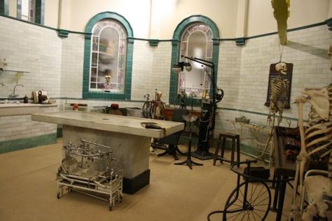 Operating Theatre, Medical Antiques, Prop House, Abandoned Asylums, Vintage Medical, Abandoned Places, Victorian Era, Surgery, Theater