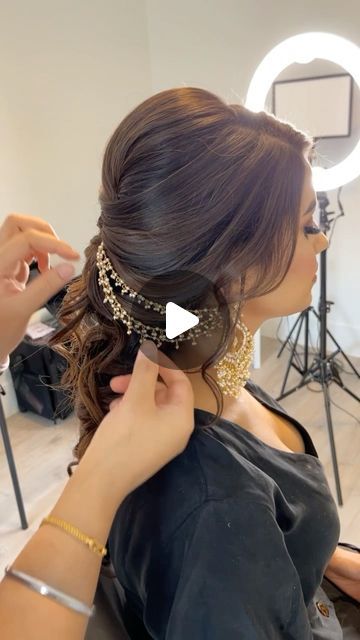 𝐁𝐫𝐢𝐝𝐚𝐥 𝐌𝐚𝐤𝐞𝐮𝐩 & 𝐇𝐚𝐢𝐫 𝐀𝐫𝐭𝐢𝐬𝐭 on Instagram: "Textured braid for Jasmit’s pre wedding event! We used the @kykhair @kykhaircare Magic Dust for volume and lots of texture.

To see her full look visit our friend @facesbyraman page.

#beautyandcoartistry #wedding #jaggonight #texturizedbraid #braidstyles #hairflowers #braids #allthingsbridal #indianwedding #indianweddinghairstyles #weddinghair #kykhair #kykhaircare" Bridal Simple Makeup, Textured Braid, Magic Dust, Engagement Hairstyles, Indian Wedding Hairstyles, Hair Artist, Easy Braids, Full Look, Artistic Hair