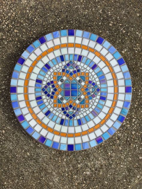 Mosaic Lazy Susan Patterns, Mandala Mosaics, Mosaic Workshop, Mosaic Waves, Mosaic Mandala, Mosaic Tables, China Mosaic, Circle Designs, Mosaic Art Diy