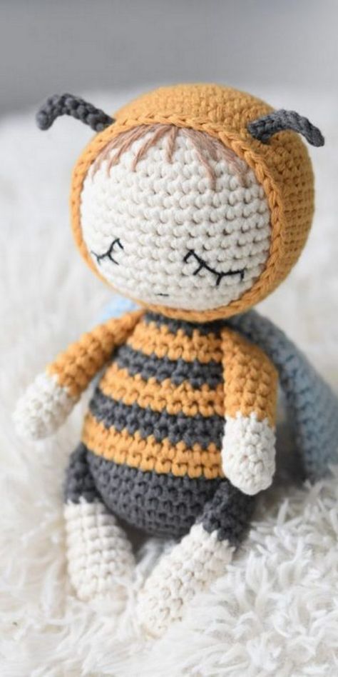 Max, El Bebé Abeja Amigurumi, Patrón Gratis(Spanish) 25 Baby Bumble Bee, Crochet Geek, Baby Doll Pattern, Crochet Cat Pattern, Crochet Dolls Free Patterns, Crochet Bee, Crochet Animal Patterns, Crochet Doll Pattern, Crochet Cat