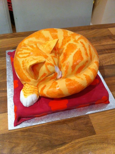 My Ginger tabby cat cake by Maggie Anna Cakes and Treats Ginger Cat Cake, Orange Cat Cake, Cake 2 Layer, 3 Ingredient Fruit Cake Recipe, Wolf Party, Ginger Tabby Cat, Cat Cakes, Anna Cake, Ginger Tabby