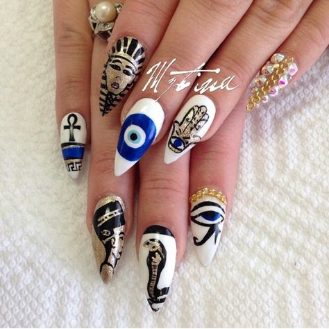 Evil eye Christmas Nail Art Tutorial, Egyptian Nails, Nail Art 2023, Evil Eye Nails, New Years Eve Nails, Nail Art Images, Holiday Nail Designs, Edgy Nails, Holiday Nail