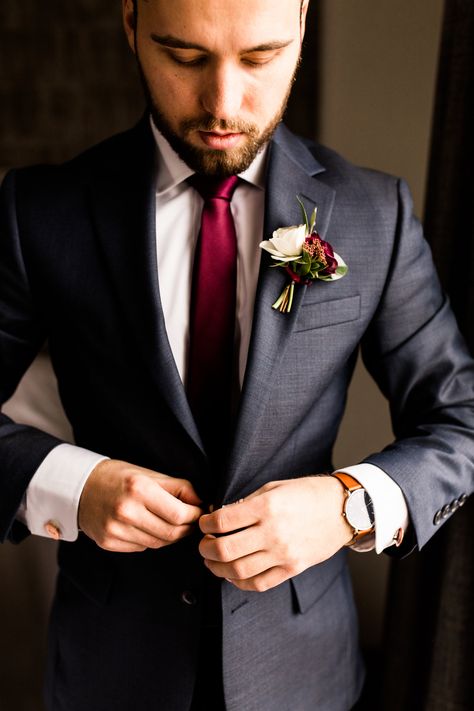 Charcoal Suits Groomsmen, Fall Wedding Grey Suits, Fall Groom Attire Rustic, Charcoal Groom Suit, Wedding Tuxedo For Men Groom Style, Charcoal Wedding Suit, Groomsmen Flower Pin, Charcoal Suit Wedding, Fall Groom Attire