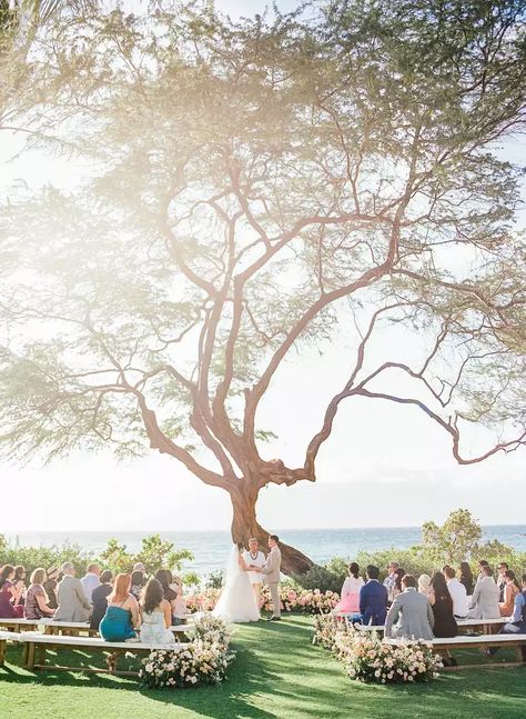 An Elegant and Tranquil Tropical Wedding in Maui, Hawaii Beach Hotel Wedding, Beautiful Places To Get Married, Mauna Kea Beach Hotel, Maui Weddings Venues, Wedding Skincare, Sunset Color Palette, Hawaii Beach Wedding, Wedding Venues Hawaii, Budget Calculator