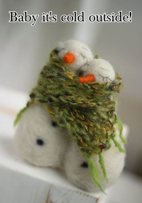 Needle Felted Art, Tovad Ull, Needle Felted Ornaments, Felted Christmas, Felt Snowman, Felted Art, Needle Felting Diy, Needle Felted Christmas, Snowman Christmas Decorations