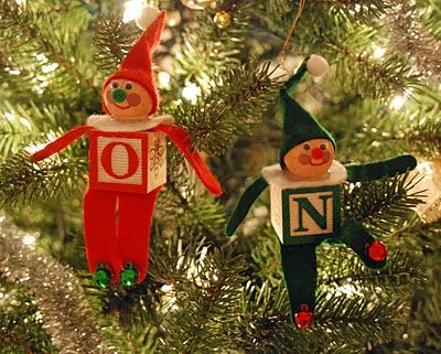 How To Make an Alphabet Block Elf Christmas Ornament Alphabet Blocks Crafts, Toy Block, Elf Crafts, Christmas Elves, Alphabet Blocks, Elf Ornaments, Navidad Diy, 12 December, Holiday Crochet