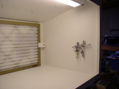 Home Made Airbrush Spray Booth - SlotForum Spray Booth Diy, Airbrush Spray Booth, Spray Paint Booth, Booth Diy, Paint Booth, Lure Making, Modeling Techniques, Spray Booth, Workbench Plans