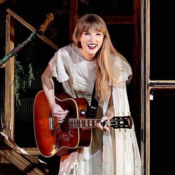 Taylor Swift Guitar, Taylor Swift Photoshoot, 1989 Tv, Taylor Swift Folklore, Taylor Swift Eras Tour, Taylor Swift Eras, Taylor Swift Hair, Taylor Swift Album, Taylor Swift Songs