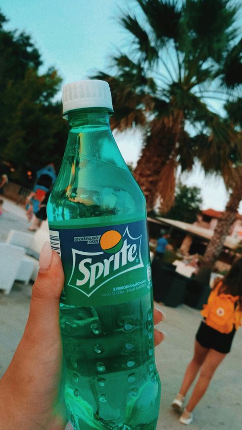 Sprite Astethic, Minuman Sprite, Sprite Aesthetic Soda, Sprite Aesthetic, Recipe Drawing, Palm Green, Preppy Inspiration, Sorority Big Little, Green Drinks