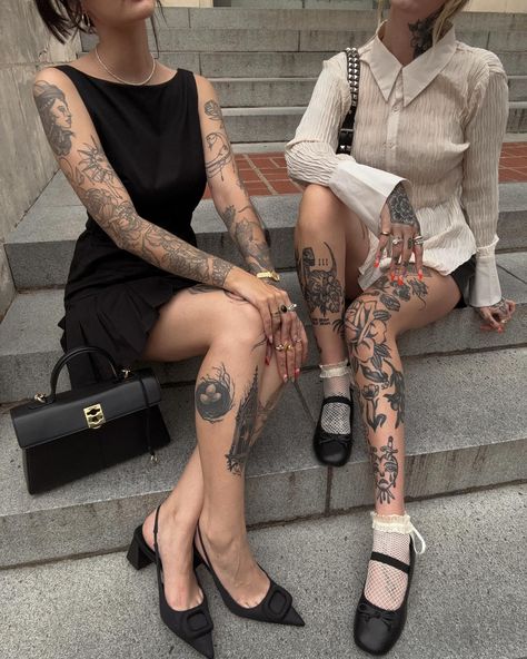 besties don't copy, they match 🖤 🤍 @kellyannshuman . . . . . @peppermayo @cafune.official bff goals, leg tattoos, best friends, tattooed besties, matching outfits, coordinating outfits, simple beyond, effortless chic, european style, classy style Tattooed Woman Art, Lots Of Tattoos Woman Aesthetic, Classy With Tattoos, Outfits With Tattoos, Fully Tattooed Women, Besties Matching Outfits, Chic European Style, Tattoos Best Friends, Tattoo Outfit