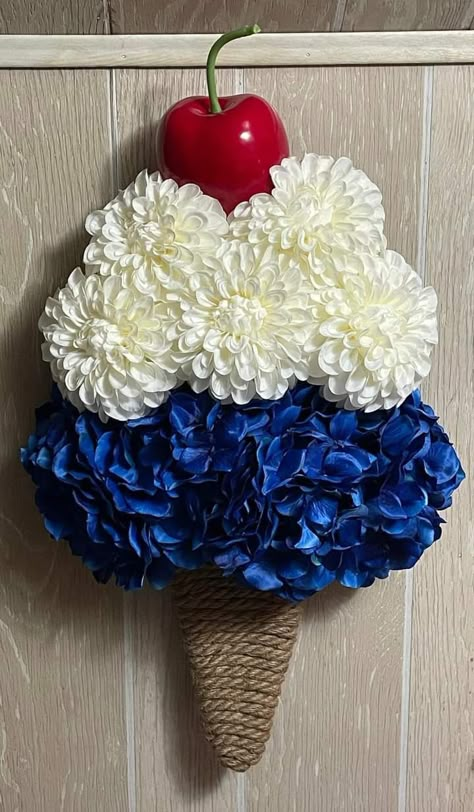 Diy Summer Wreaths, Patriotic Wreath Diy, Diy Floral Wreath, Deco Mesh Wreaths Diy, 4th July Crafts, Mesh Wreath Diy, Door Wreaths Diy, Crafts Easter, Easter Decorations Dollar Store