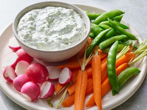 Benedictine Dip, Eat Appetizers, Kentucky Derby Recipes, Derby Recipe, Mr Food Recipes, Holiday Party Food, Caramelized Onion Dip, Caramelized Shallots, Spinach Dip Recipe