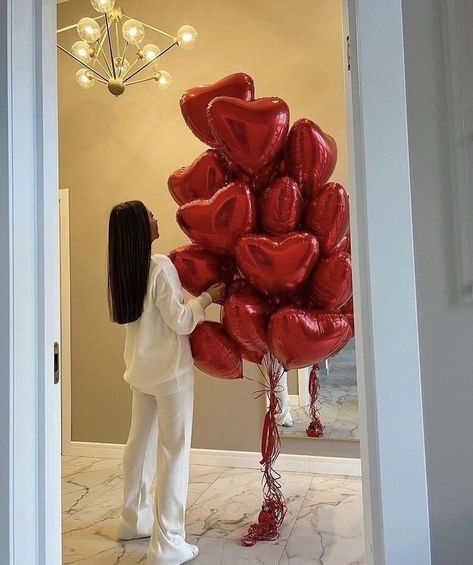 Instagram Russia Cute Birthday Pictures, Instagram Russia, Flower Therapy, Foto Poses, Love Days, Heart Balloons, Birthday Pictures, Birthday Photoshoot, 18th Birthday