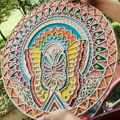 Butterfly Lippan Art, Mirror Work Diy, Lipan Art Mirror Work, Lipan Art Mirror Work Diy, Butterfly Mandala Design, Lippan Art Work, Mould Art, Lippan Kaam, Mirror Mandala