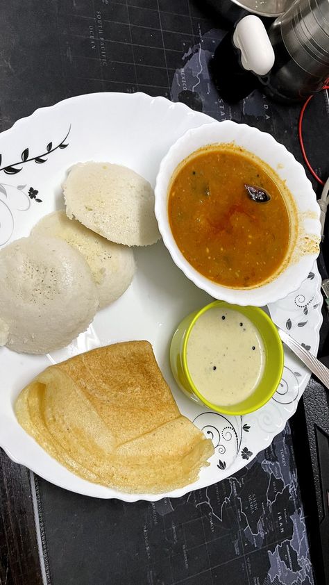 Dosa, idli, sambar and coconut chutney Idli Sambar Snapchat Story, South Indian Food Snap, Idli Sambar Snapchat, Dosa Snap, Meal Snap, Dinner Snap, Indian Plate, Thursday Post, Idli Sambar