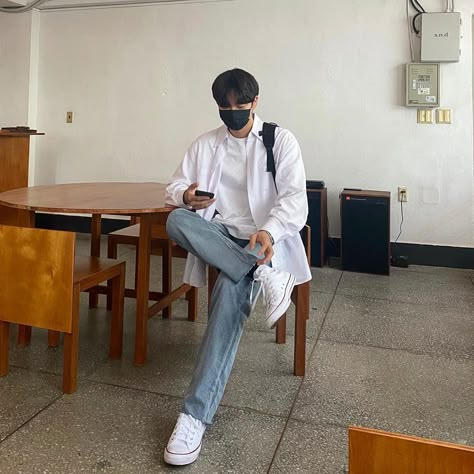 Korean School Outfits Men, College Outfit For Boys, Men Outfit For Concert, Korean College Outfits Men, Concert Outfit Man, Style For University, Men College Outfits, Concert Outfit For Men, College Outfits Boys