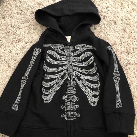 Fete Emo, Skeleton Sweater, Black Skeleton, Skeleton Halloween, Halloween Hoodie, 2000s Fashion Outfits, Swaggy Outfits, Mode Inspo, Alternative Outfits