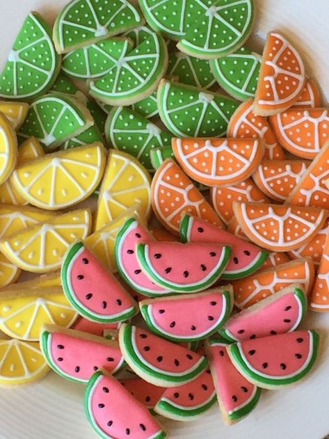 Cookie Decorating Ideas Summer, Fruits Party, Slice Cookies, Decorated Food, Twotti Fruity, Fruit Sugar Cookies, Summer Sugar Cookies, Royal Icing Decorated Cookies, Fruit Birthday Party