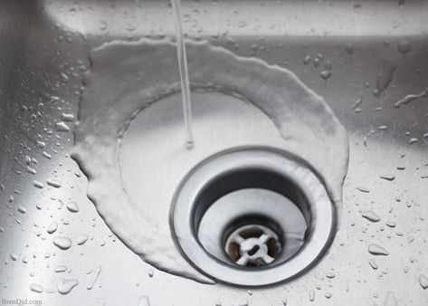 How to Naturally Clean a Clogged Drain: The Definitive Guide - Bren Did Kitchen Sink Clogged, Drain Clog Remover, Unclog Drain, Bathroom Drain, Clogged Drain, Drain Cleaner, Simple Life Hacks, Green Cleaning, Natural Cleaning Products