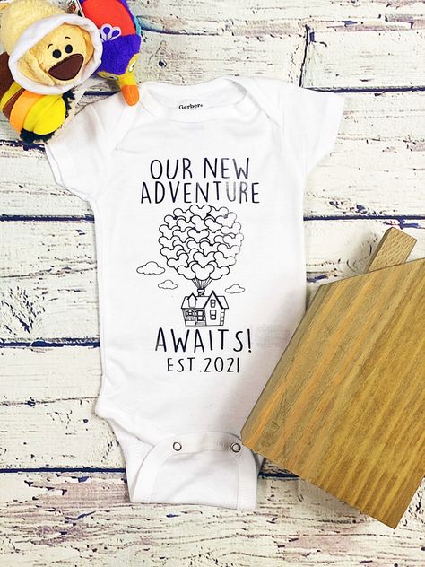 Disney World Onesie, Up Baby Announcement, Disney Pregnancy Reveal, Disney Baby Onesies, Disney Baby Announcement, Disney Pregnancy Announcement, Disney Up House, Disney Maternity, Baby Announcement Onesie