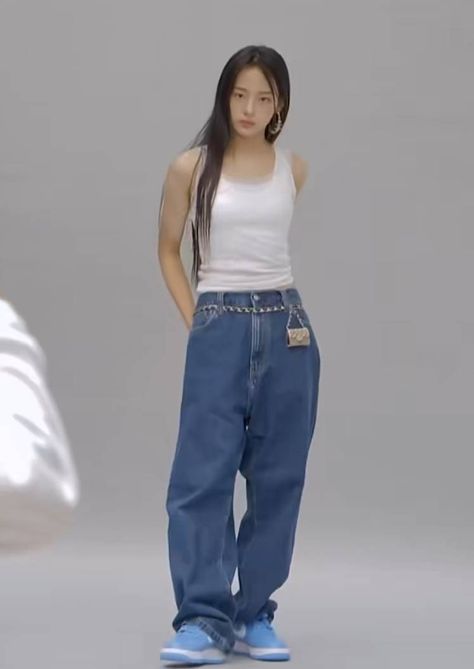 Minji Oufits Newjeans, Kpop Newjeans Outfits, New Jeans Minji Outfits, Minji Outfits Kpop, Newjeans Outfits Kpop, New Jeans Outfit Kpop, New Jeans Minji, Pretty Jeans, Outfits Sporty