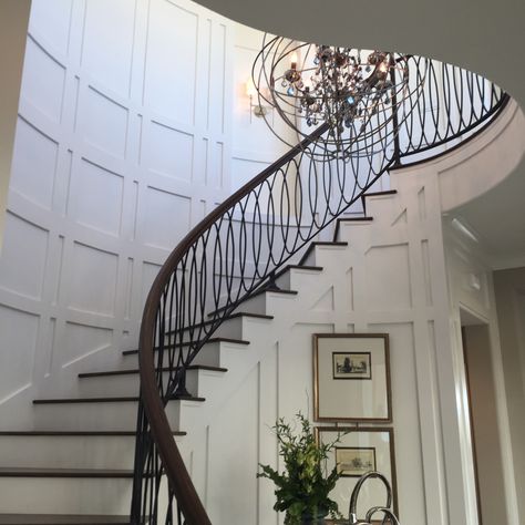 Stairway Millwork, Curved Stairs Design, Curved Entryway, Stair Wall Decor, Circular Staircase, Curved Stairs, Round Stairs, Transitional Staircase, Circular Stairs