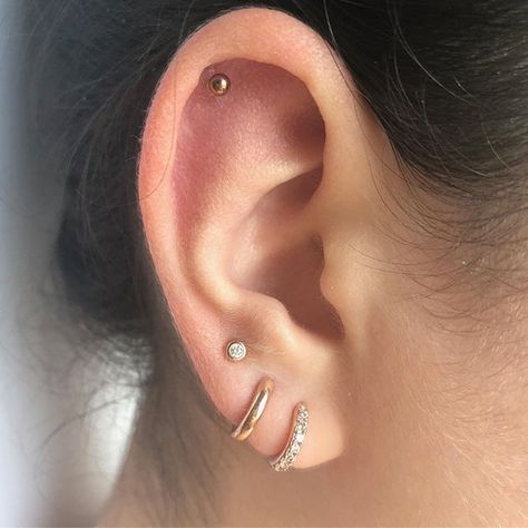 Minimalist Ear Piercings, Ear Peircings, Cool Ear Piercings, Pretty Ear Piercings, Cute Ear Piercings, Bezel Earrings, Cute Piercings, Flat Back Earrings, Surgical Steel Earrings