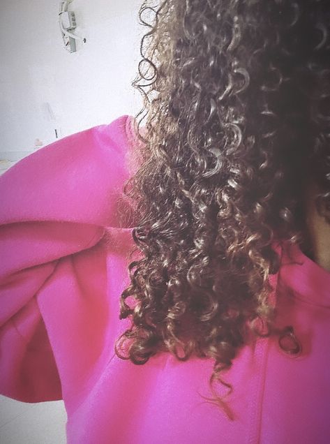 Faceless Curly Hair, Curly Hair Profile Picture, Curly Hair No Face, Hair Profile Picture, Hair No Face, Deena Johnson, Long Natural Curly Hair, Really Curly Hair, Pretty Dark Skin