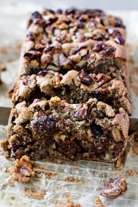 Tahini Date, Weekend Baking, Glutenfri Baking, Date Nut Bread, Walnuts Recipe, Oat Bread, Tahini Recipe, Desserts Vegan, Vegan Bread