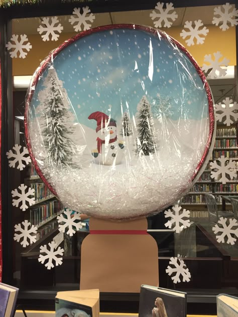 Snow Globe Decorations Classroom, Christmas Door Decorating Contest Snow Glob, Snow Globe Christmas Door, Snow Globe Classroom Door Decoration, Snow Globe Cubicle Decoration, Snowglobe Door Decorations For School, Snow Globe Bulletin Board Ideas, Snow Globe Window Display, Giant Snow Globe Diy