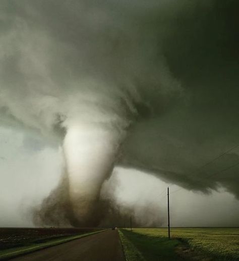 Tornado Aesthetic, Jay Rose, Tornado Season, Tornado Pictures, Sky Scenery, Tornado Watch, Tornado Alley, Crazy Weather, Weather Cloud