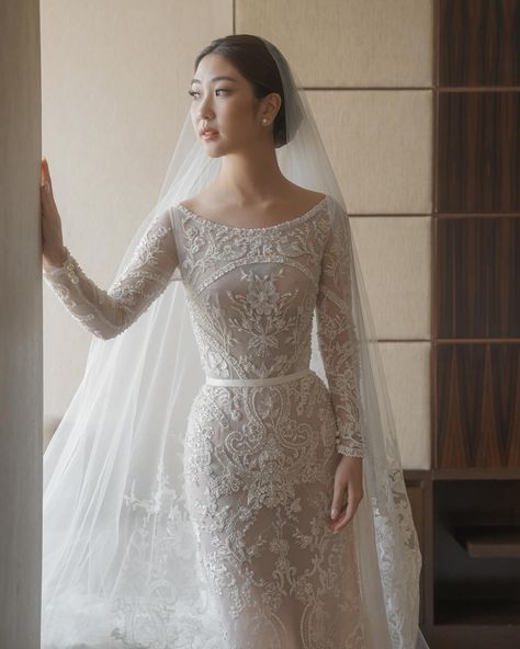 HIAN TJEN | In such an ultra-fine look, she welcomes her married life with a beautiful beam. The scoop neckline frames her chest and collarbone with… | Instagram Hian Tjen, Classic Brides, Fitted Silhouette, Married Life, Scoop Neckline, Beams, Nice Dresses, The Dress, Wedding Dresses