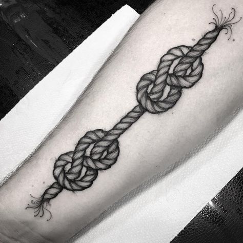 Rope Finger Tattoo, Pretzel Tattoo, Ring Finger Tattoo, Rope Tattoo, Anchor Tattoo Design, Pirate Tattoo, Tattoo Techniques, Ring Finger Tattoos, Knot Tattoo