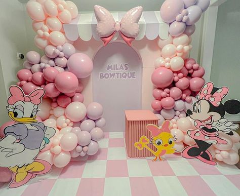 Pastel Color Minnie Mouse Party, Daisy Duck 1st Birthday Party, Minnie Mouse Bowtique Birthday Party Ideas, Mini Bowtique Party, Minnie And Daisy Bowtique Birthday Party, Minnie And Daisy 2nd Birthday Party, Minnie Mouse Party Backdrop, Minnie Mouse Birthday Party Ideas 1st Decoration Backdrops, Daisy Duck Party Decorations