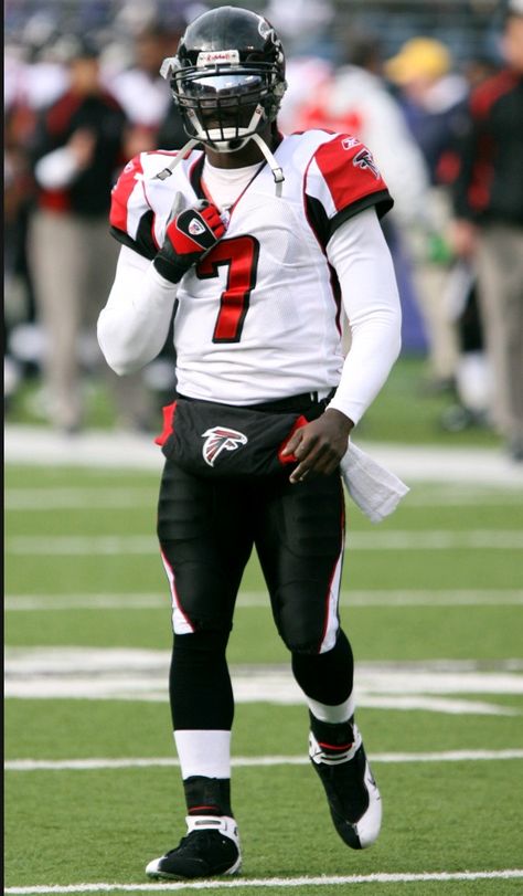 Michael Vick Falcons, Mike Vick Wallpaper, Michael Vick Wallpaper, Mike Vick, Nfl Falcons, Football Swag, Football Drip, Atlanta Falcons Football, Michael Vick