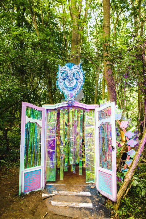 Music Festival Decor, Forest Festival, Festival Inspo, Festival Diy, Golden Leaves, Festival Design, Stage Design, The Festival, Art Festival