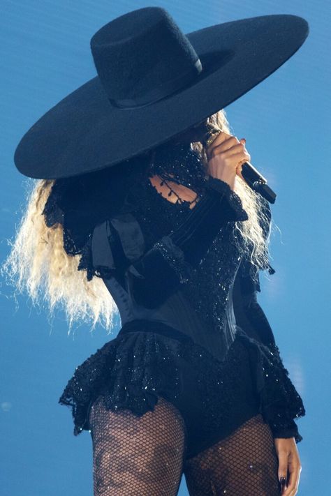 Beyonce Formation Tour, Beyonce Costume, Formation Tour, Beyonce Pictures, The Formation World Tour, Formation World Tour, Beyonce Formation, Beyonce Knowles Carter, Beyonce Style