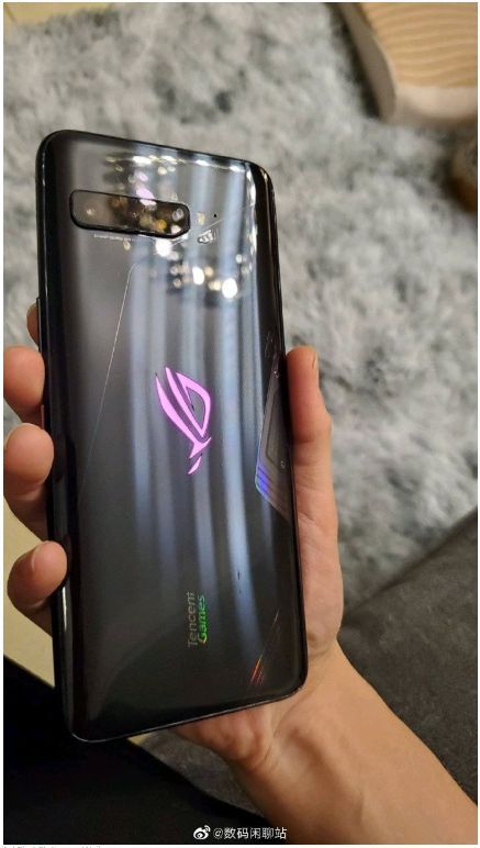 ASUS is reportedly currently preparing their latest gaming smartphone, ROG Phone 3. Leaked images of the form and its specifications have been circulating on the Chinese mobile certification site, TENAA. Not only that, but the leak of the original form was also clearly seen in the posting of Weibo social networking account owned by leaker […] The post ASUS ROG Phone 3 Leaked, See The Design and Specifications appeared first on Naijaknowhow. Pc Games Setup, Asus Computer, Rog Phone, Video Game Rooms, Latest Mobile, Cosmetic Shop, Countdown Timer, Asus Rog, Asus Zenfone