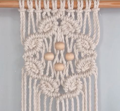 Macrame Ideas Diy, Macrame Wall Hanging Pattern Free, Step By Step Macrame, فن النسيج, Macrame Wall Hanging Tutorial, Free Macrame Patterns, Macrame Plant Hanger Tutorial, Macrame Plant Hanger Patterns, Macrame Knots Tutorial