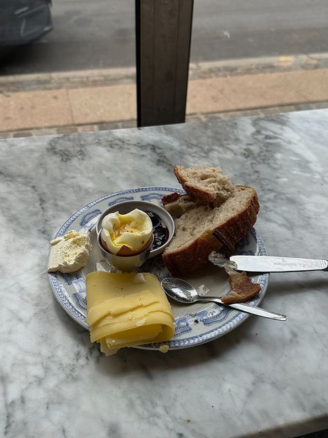 Breakfast In Copenhagen, Danish Style Fashion Copenhagen, Danish Breakfast Aesthetic, Breakfast Plate Aesthetic, Scandi Breakfast, Copenhagen Breakfast, Aesthetic Cafe Food, Scandinavian Breakfast, Copenhagen Denmark Aesthetic