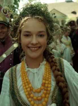 "Pan Tadeusz" - Zosia Polish Hairstyles, Polish Traditional Costume, Traditional Clothing Around The World, Poland Culture, Polish Films, Polish Clothing, Costumes Around The World, Traditional Hairstyle, Polished Hair