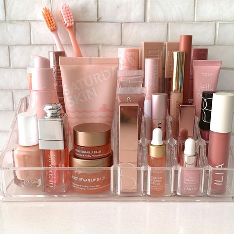 Pink Products, Beauty Aesthetic, Care Aesthetic, Grunge Room, Makeup Pictures, Aesthetic Makeup, Skin Makeup, Skincare Products