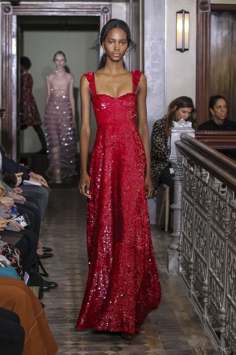 Elie Saab Flowy Red Carpet Dress, Fancy Formal Dresses, Red Dress Formal, Red Evening Gown, Valentino Dresses, Valentino Gowns, Quickstep, Red Carpet Gowns, Red Gowns