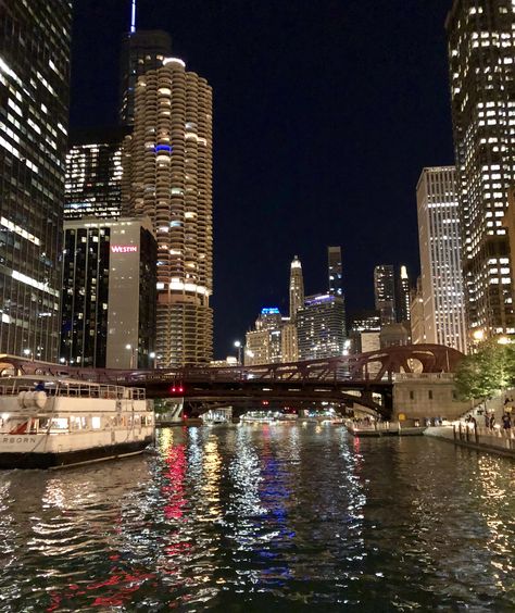 Chicago Illinois // July 29 2019 // [OC] (taken on an iPhoneX) Buildings At Night, City View Night, Chicago Aesthetic, Chicago At Night, Dark City, Chicago City, Chicago Skyline, City Vibe, The Windy City