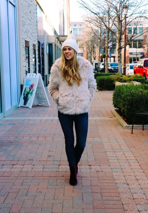 In this travel guide I outlined, where to stay, what to eat, where to go, and why you should visit Overland Park for your next girls trip! Running In Heels, Overland Park Kansas, Winter Packing, Overland Park, Winter Girls, Hair Scarf, Girls Weekend, How To Wear Scarves, Girl Day