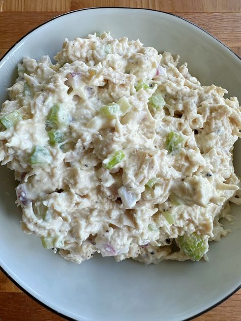 Deli Chicken Salad Recipe Publix Chicken Salad Recipe, Deli Style Chicken Salad Recipe, Corner Bakery Chicken Salad Recipe, Deli Chicken Salad Recipe, Deli Chicken Salad, Deli Style Chicken Salad, Creamy Chicken Salad, Awesome Salads, Slow Cooker Bolognese Sauce