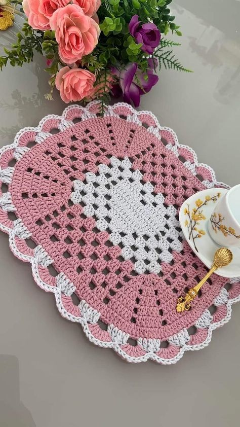 Crochet Table Cloth Patterns, Crochet Table Cloth, Chevron Crochet Patterns, Cloth Patterns, Beanie Knitting Patterns Free, Crochet Placemat Patterns, Crochet Butterfly Pattern, Crochet Mask, Crochet Placemats