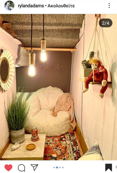 Corner Beds, Ryland Adams, Gömda Rum, Girls Hangout, Under Stairs Playroom, Hangout Room Ideas, Closet Nook, Under Stairs Nook, Reading Nook Closet