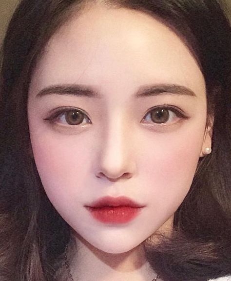 Gold And Brown Eye Makeup, Ulzzang Face, V Line Face, V Shape Face, Feminine Face, Shape Face, Korean Face, Slimmer Face, Face Aesthetic